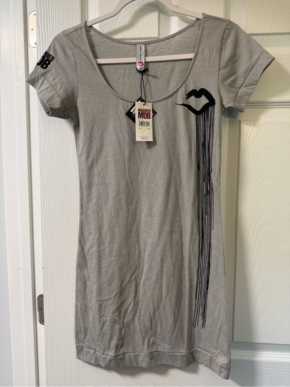 Married to the MOB Heather Gray Scoop Neck Tee Tunic / Dress? Lip Graphic sz S